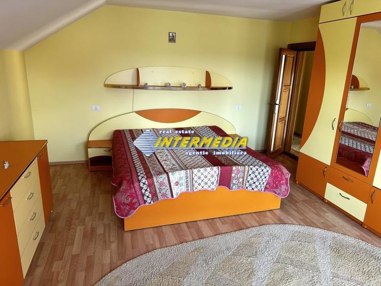 Casă individuală cu 6 camere cu Canalizare în Cetate