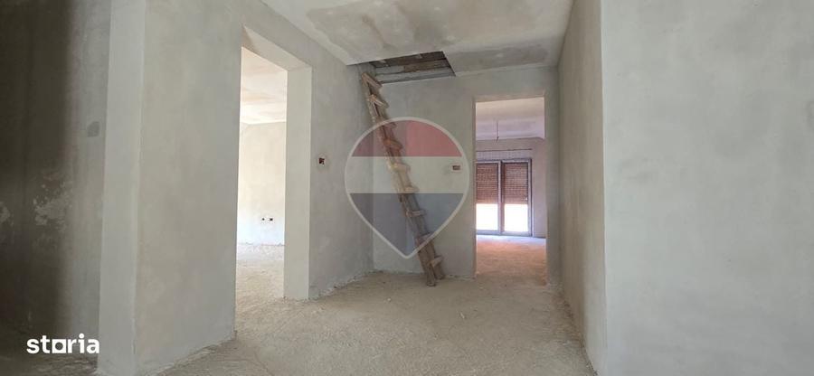 Casă cu 4 camere cu Teren 301 Mp în Intim