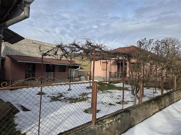 Casă cu 4 camere cu Teren 830 Mp în Valea Crișului