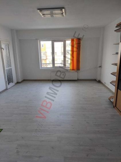 Apartament cu 3 camere decomandat în Calea Călărașilor