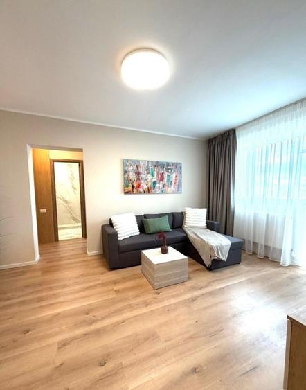Apartament cu 2 camere semidecomandat, mobilat în City Park Mall