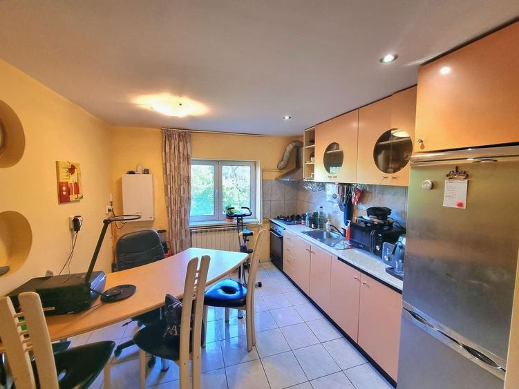 Apartament cu 3 camere decomandat, mobilat în Steaua