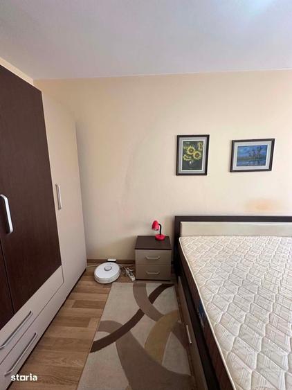 Apartament cu 3 camere semidecomandat în Careiului