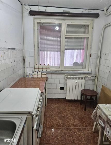 Apartament cu 3 camere decomandat în Calea București