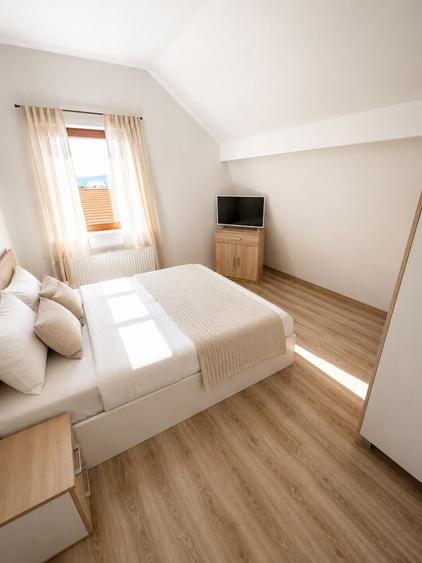 Apartament cu 3 camere decomandat în Exterior Vest
