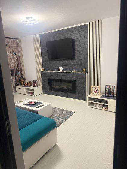 Apartament cu 3 camere decomandat în Exterior Vest