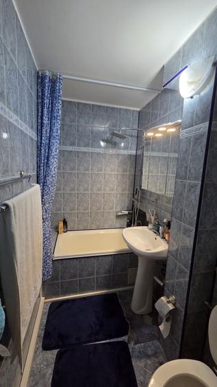 Garsonieră decomandată în Gorjului
