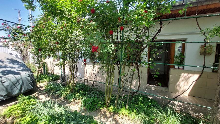 Casă individuală cu 4 camere cu Canalizare în 23 August (Cațelul)