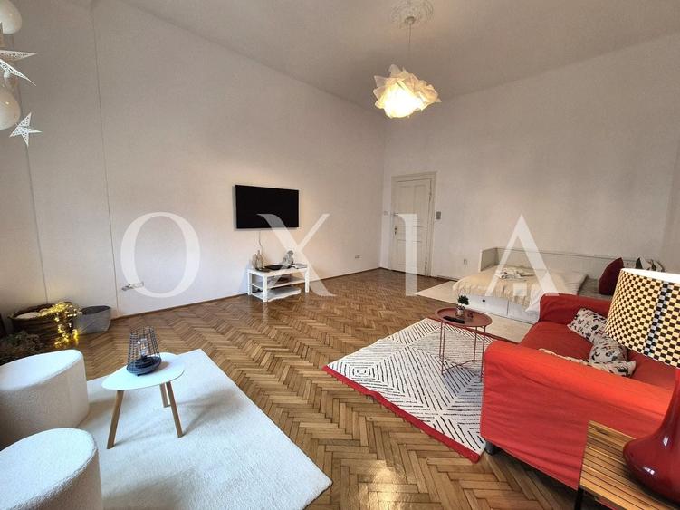 Apartament cu 3 camere semidecomandat, mobilat în Central