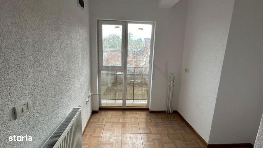 Casă cu 4 camere cu Teren 150 Mp în Tei