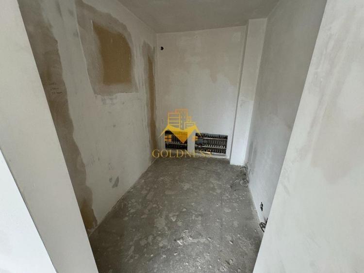 Apartament cu 5 camere semidecomandat în Calea Turzii