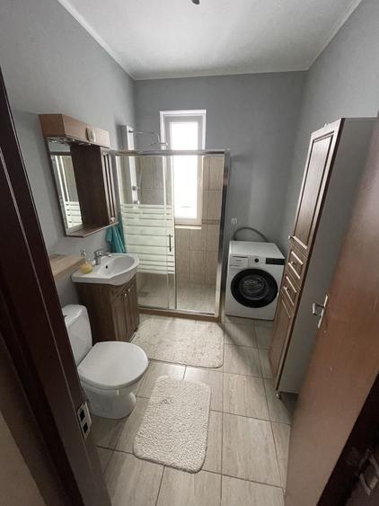 Apartament cu 3 camere decomandat în Florești