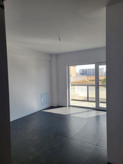 Apartament cu 3 camere decomandat în Exterior Vest