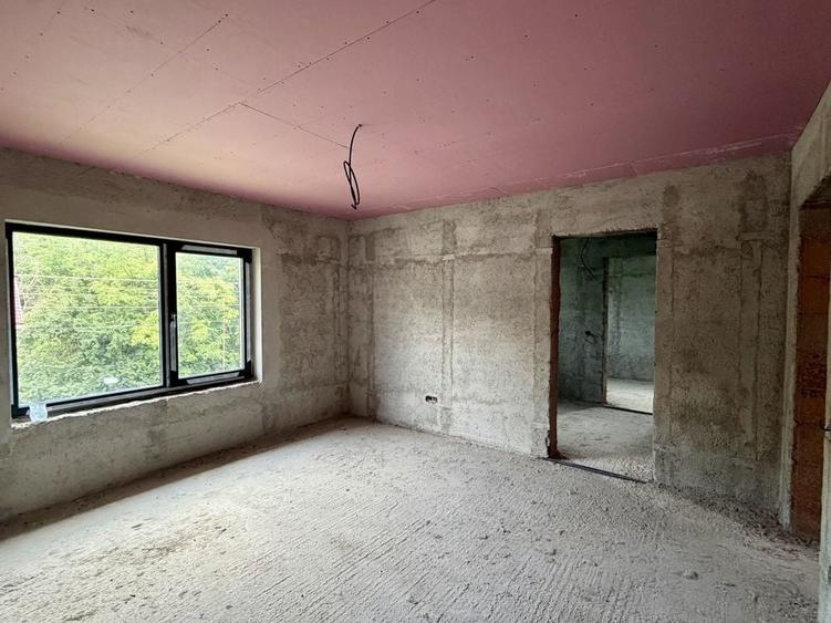 Casă cu 4 camere în Valea