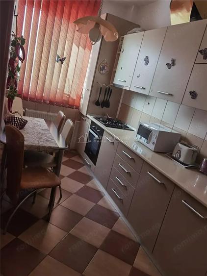 Apartament cu 3 camere semidecomandat în UTA