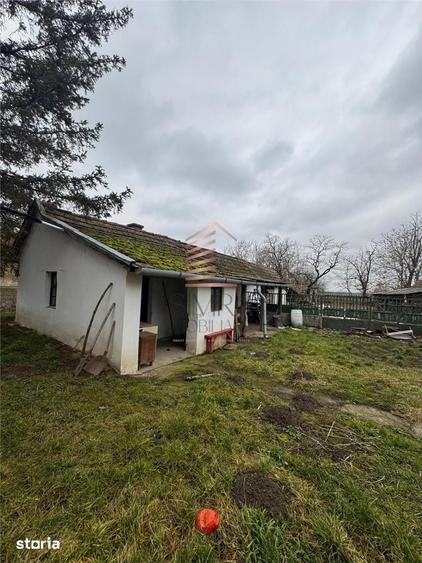 Casă cu 4 camere cu Teren 2000 Mp în Vest