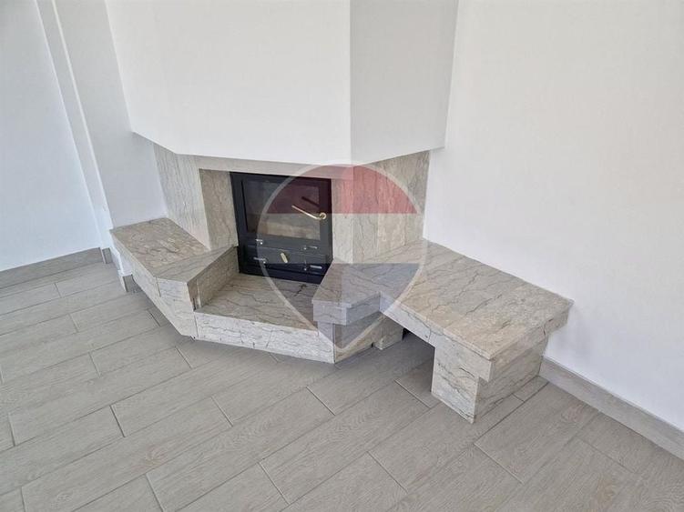 Casă individuală cu 13 camere cu Teren 700 Mp în Zorilor