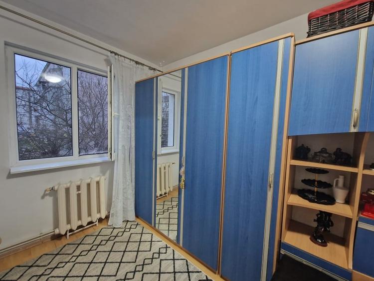 Apartament cu 2 camere semidecomandat, mobilat în Decebal