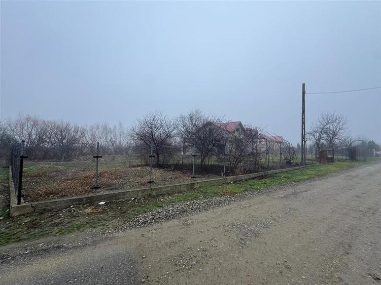 Casă individuală cu 4 camere cu Teren 2000 Mp în Rădulești