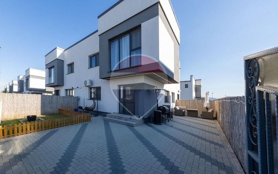 Apartament cu 2 camere, mobilat în Sânpetru