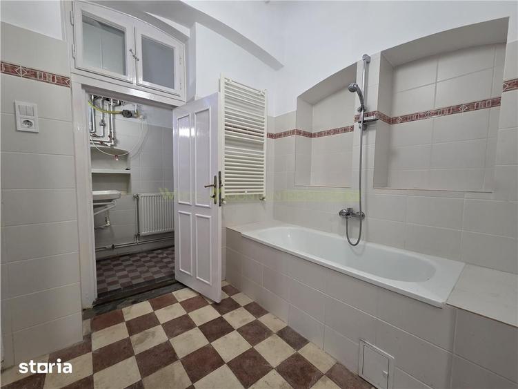 Apartament cu 4 camere decomandat în Centrul Istoric