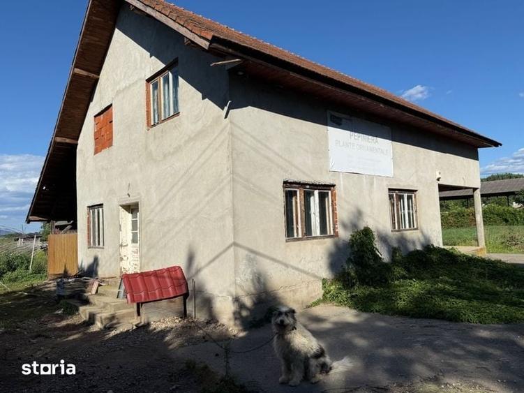 Casă cu 4 camere cu Teren 180 Mp în Central