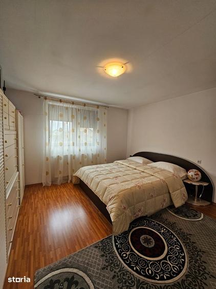 Casă cu 6 camere cu Teren 800 Mp în Calea București