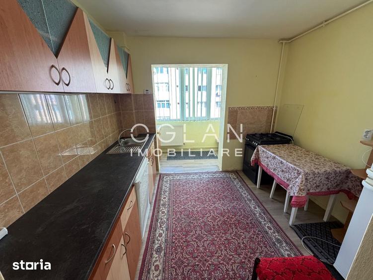 Apartament cu 3 camere decomandat în Vasile Aaron