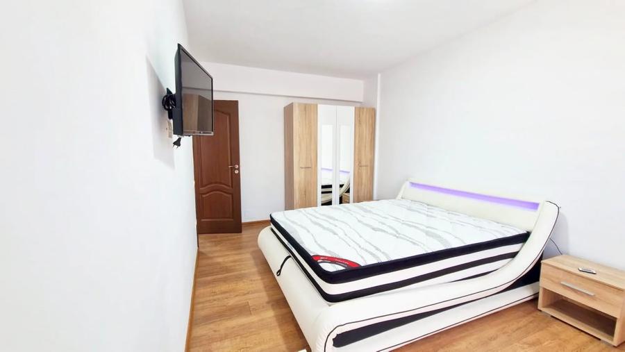Apartament cu 3 camere decomandat, mobilat în Mamaia-Sat