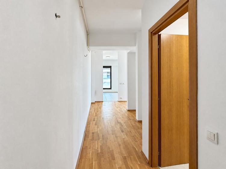 Apartament cu 3 camere semidecomandat, mobilat în Pipera