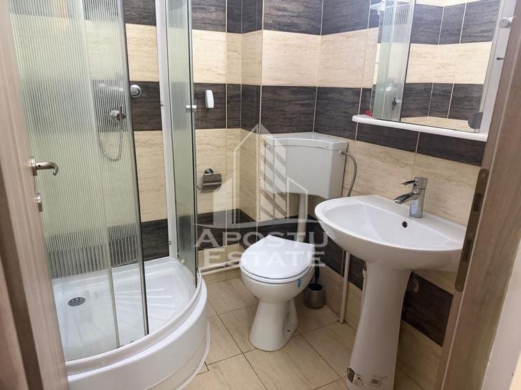 Apartament cu 3 camere decomandat, mobilat în Dâmbovița