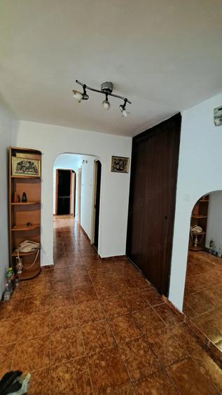 Apartament cu 3 camere decomandat în Crângași