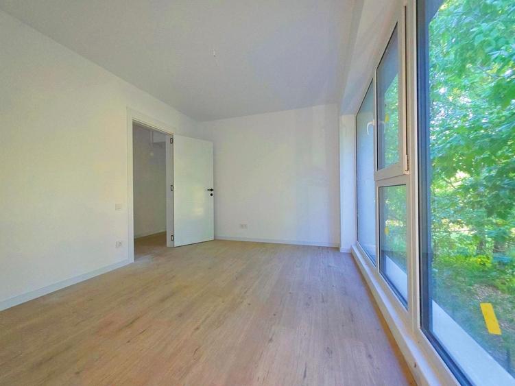 Apartament cu 3 camere decomandat în Splaiul Unirii