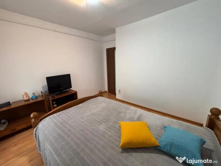 Apartament cu 4 camere decomandat în Central
