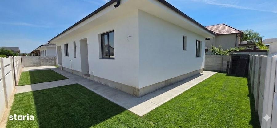 Casă cu 4 camere în Domnești