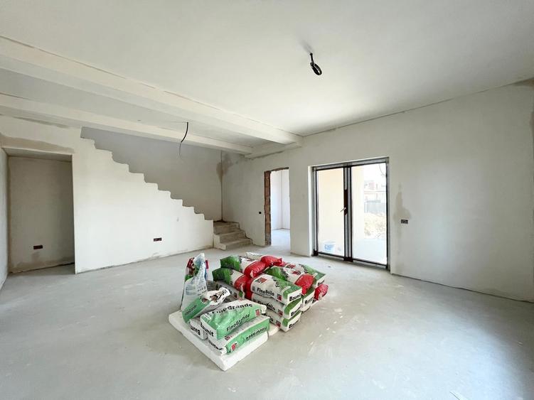 Duplex cu 5 camere cu Canalizare în Moșnița Veche