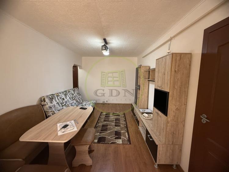 Apartament cu 3 camere semidecomandat, mobilat în Craiovița Nouă