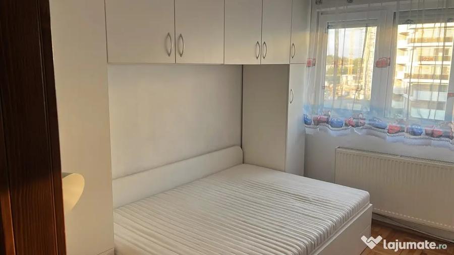 Apartament cu 3 camere decomandat în Nufărul