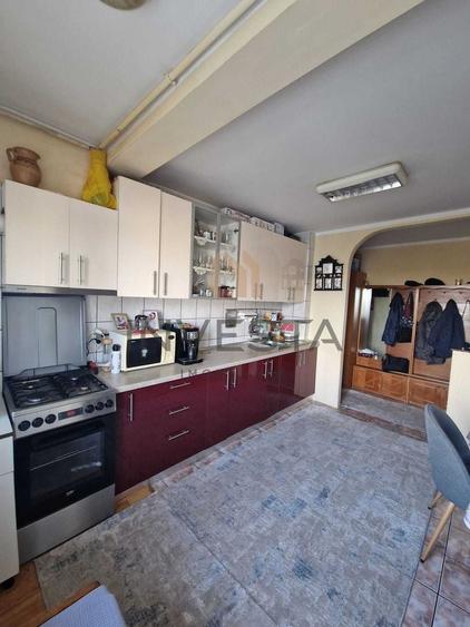 Apartament cu 2 camere decomandat, mobilat în Între Lacuri