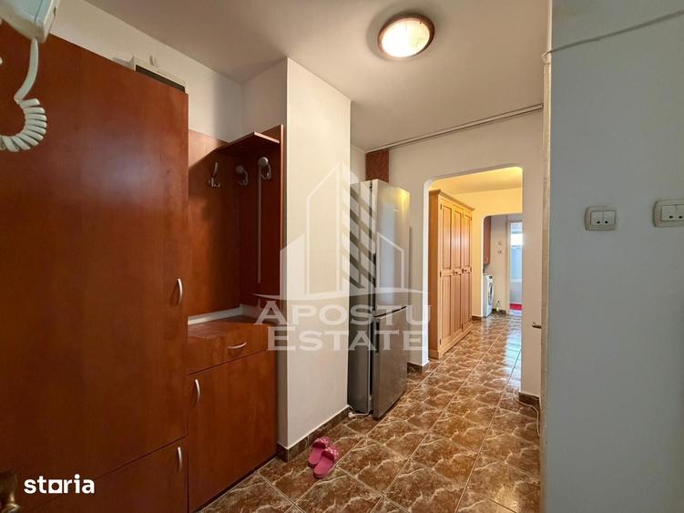 Apartament cu 3 camere decomandat în Buziașului