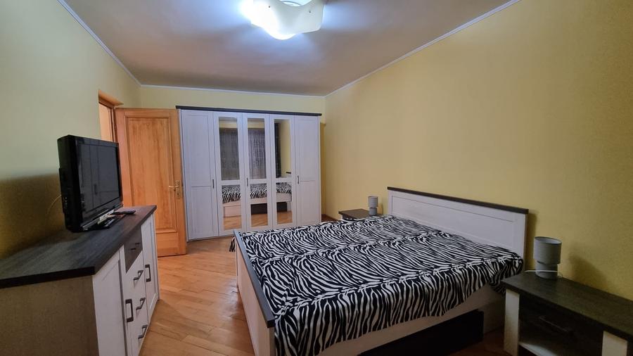 Apartament cu 3 camere decomandat în Central