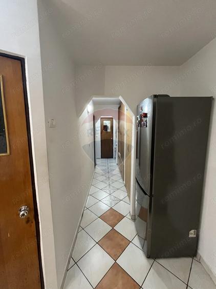 Apartament cu 3 camere decomandat în Gorjului