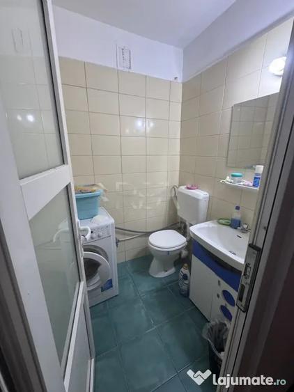 Apartament cu 4 camere decomandat în Titan