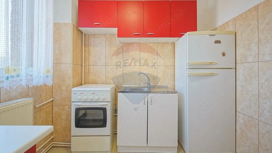Apartament cu 3 camere semidecomandat în Astra
