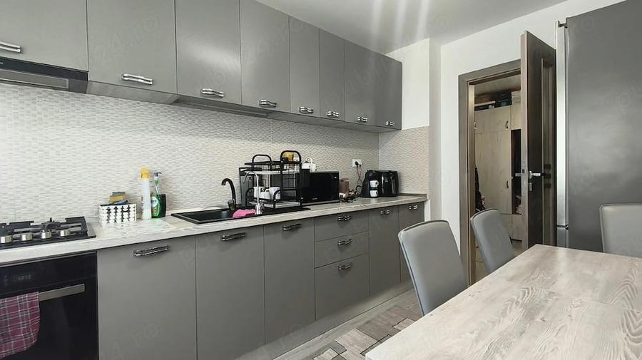 Apartament cu 3 camere decomandat în Ultracentral