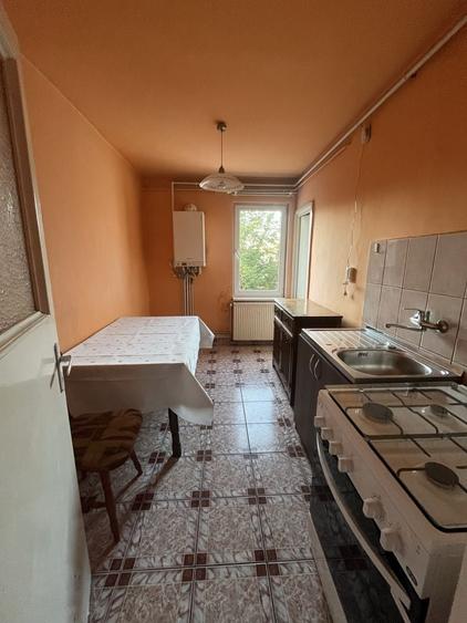 Apartament cu 3 camere decomandat în Tudor