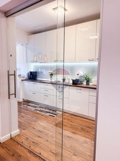 Apartament cu 4 camere decomandat în Periferie