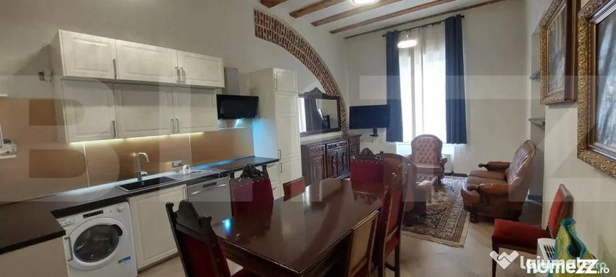 Apartament cu 2 camere decomandat, mobilat în Central