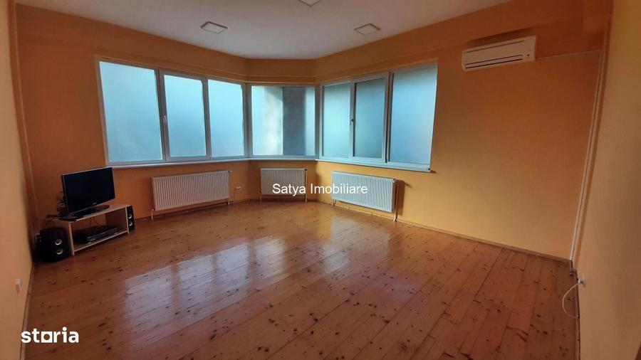 Spațiu comercial, de 385 mp, în Poarta 6
