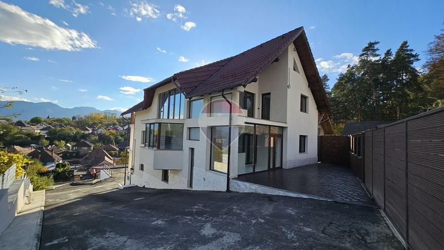 Casă individuală cu 15 camere cu Teren 750 Mp în Brebina